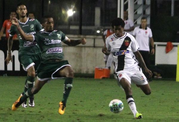 Alan Cardoso em ao contra o Luverdense, em So Janurio