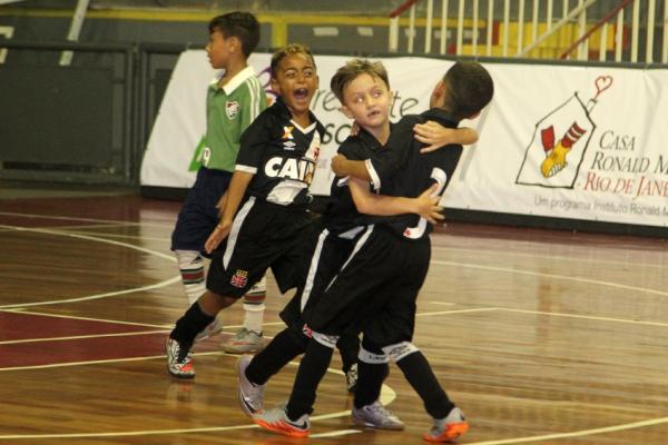 Alegria dos garotos do Sub-07 aps gol cruzmaltino