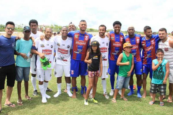 O evento contou com jogadores conhecidos, como Jucilei, que atualmente est atuando na China. Jos Aldo tambm participou