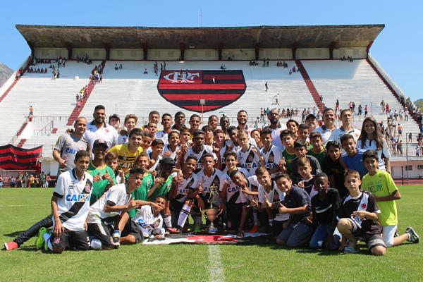Vasco se sagrou campeo da Taa Guanabara Sub-13 em cima do Urubu em plena Gvea