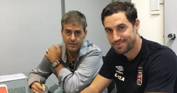 No dia 3 de maro, Martn Silva assinou sua renovao com o Vasco at 2019