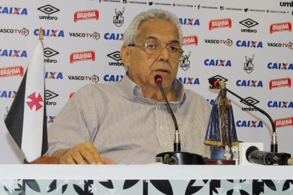 No dia 11 de outubro, Eurico Miranda concedeu entrevista e garantiu a perman�ncia de Jorginho: 'O �nico que faz press�o aqui sou eu'