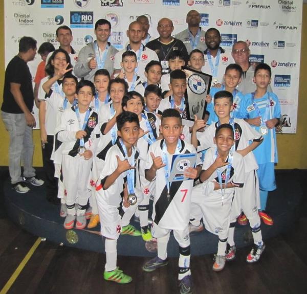 Sub-09 festejando um dos dois ttulos da Srie Ouro que conquistou