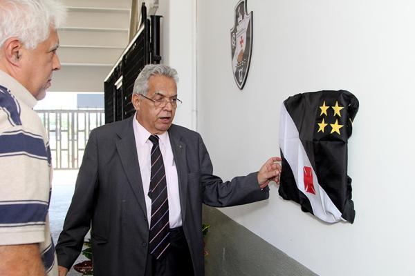 Presidente Eurico Miranda inaugura Caprres/Base sob olhares do vice-presidente mdico Egas 