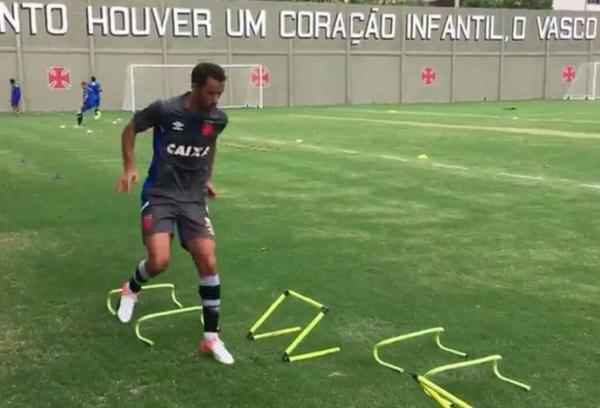 Nen participa de trabalho fsico na reapresentao do Vasco