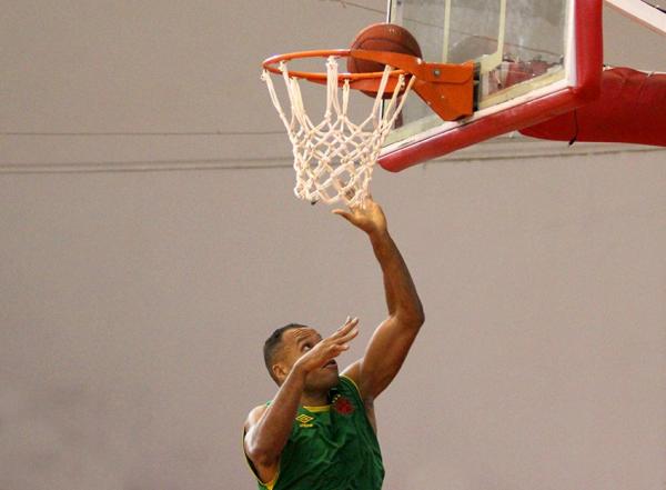 Wagner faz a cesta na atividade de segunda-feira