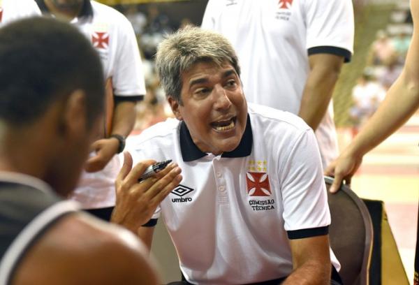 Ded, do Vasco, comeou com vitria seu caminho no time carioca