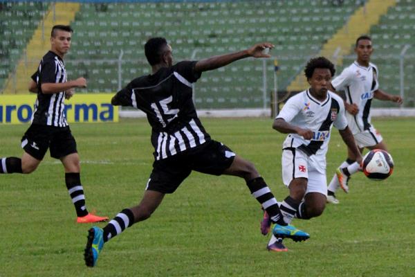 Paulo Vitor puxa contra-ataque vascano na etapa inicial