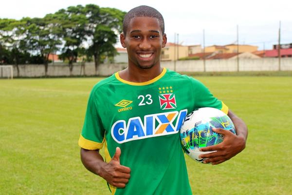 Elias ser titular contra o So Carlos neste sbado