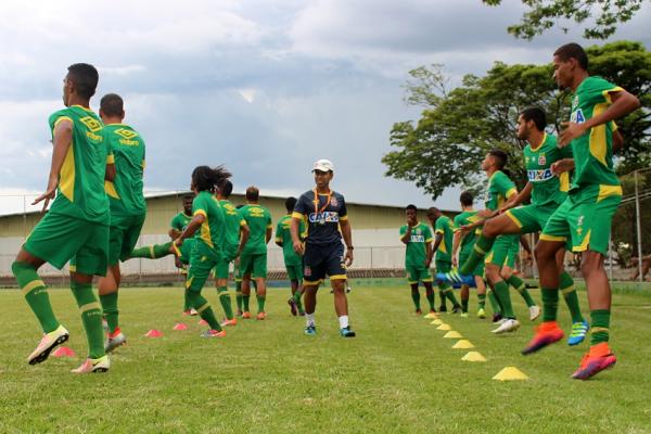 Preparador Brandi Regato comanda atividade fsica