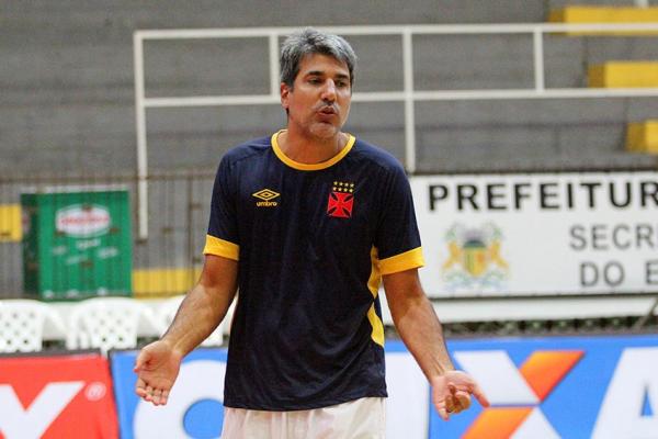 Ded passa instruo na atividade