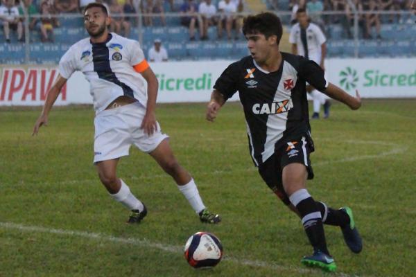 Dudu em ao contra o So Carlos (SP)