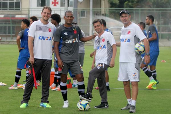 Fisiologista Marcelo Mascarenhas, zagueiro Rodrigo, gerente cientfico Alex Evangelista e preparador fsico Fbio Ganime