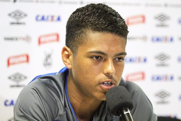 Evander durante coletiva de imprensa