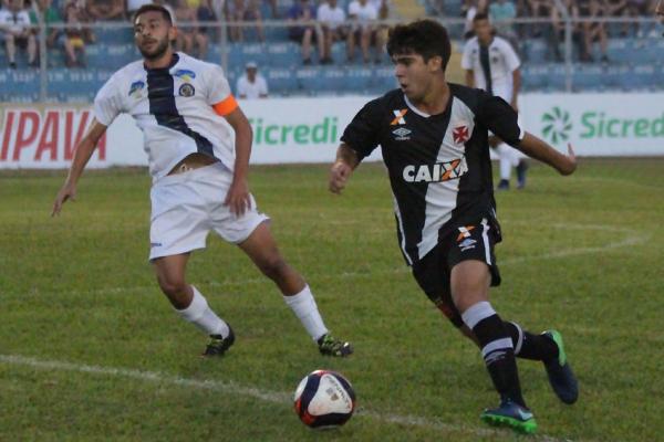 Dudu contra o So Carlos na fase de grupos