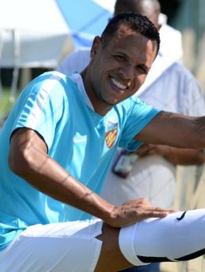 Perto do Vasco, Luis Fabiano busca resciso com o Tianjin Quanjian, da China, nos prximos dias