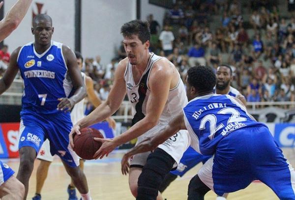 Vasco encarou o Pinheiros em casa, no ginsio de So Janurio