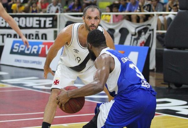 Drudi, do Vasco da Gama, de olho na movimentao de Bennet, do Pinheiros