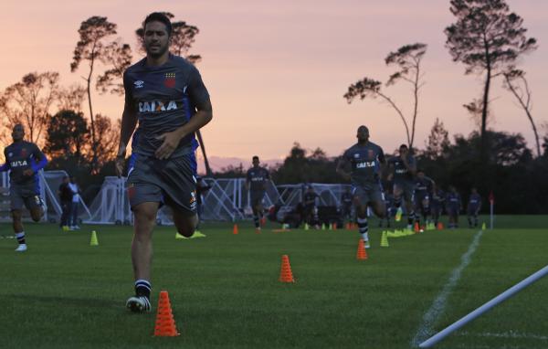 Luan durante atividade na vspera do confronto contra o Corinthians