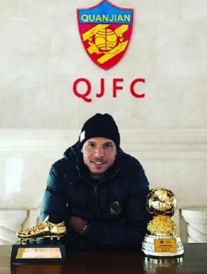 Luis Fabiano aguarda o ok do Tianjin Quanjian