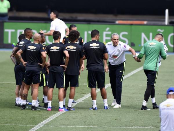 Tite conversa com os titulares: Diego Souza ser o atacante