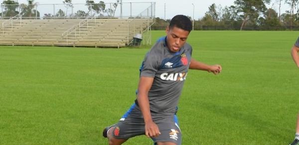 Evander foi artilheiro nas divises de base do Vasco atuando como meia-atacante