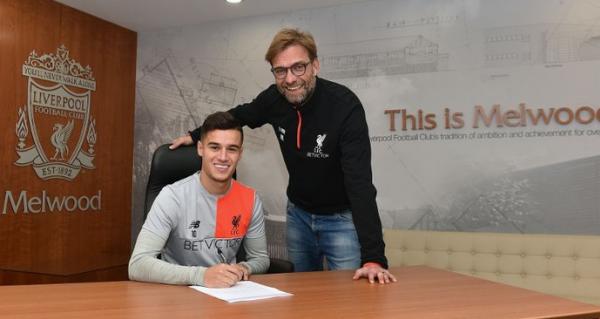 Philippe Coutinho assina novo contrato com o Liverpool