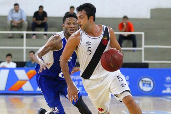 Hlio em ao pelo Gigante no Ginsio Vasco da Gama