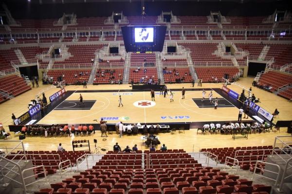 Arena da Barra vazia durante o jogo entre Flamengo e Vasco