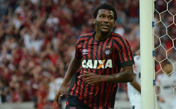 Atacante Douglas Coutinho foi revelado pelo Furaco e volta ao time