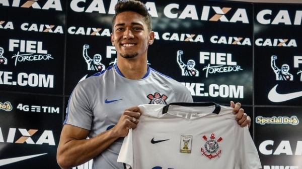 O volante Jean deve ter ser emprestado para atuar mais em 2017