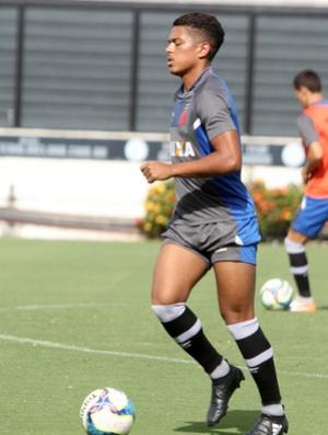 Evander durante treino nesta tera: titular ao lado de Julio dos Santos