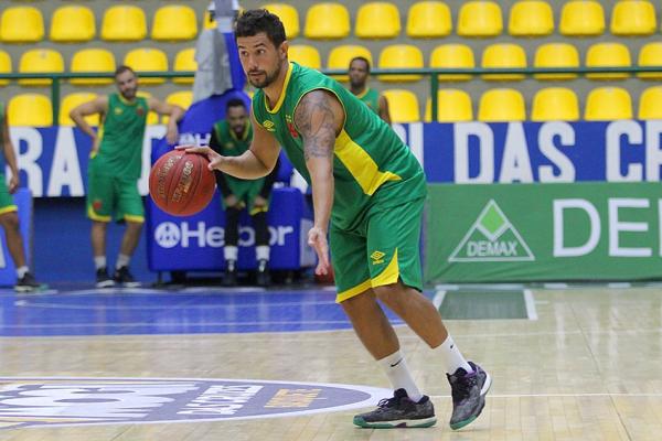 Palacios durante treinamento em Mogi