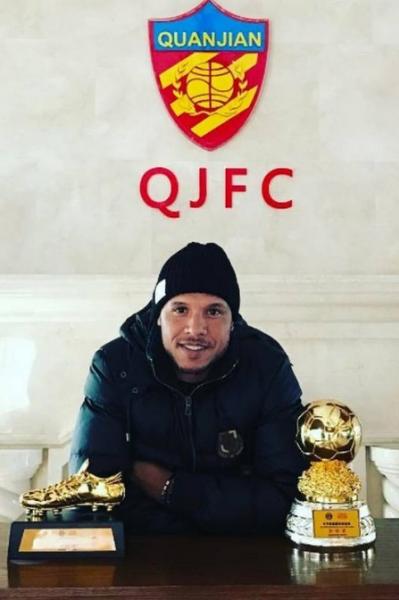 O atacante Lus Fabiano