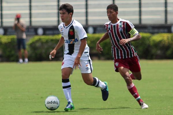 Dudu volta ao time titular contra o Resende