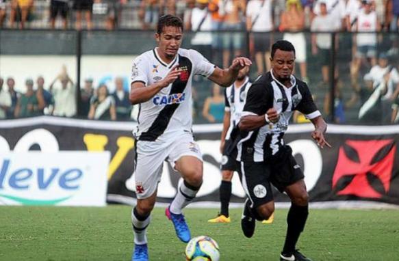 Jean em campo contra o Resende