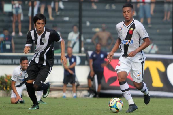 Evander, de 18 anos,  titular do Vasco nesse incio de temporada