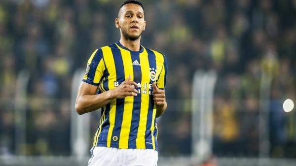 Souza em ao pelo Fenerbahce no Campeonato Turco