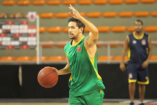 Palacios em ao no treinamento em Salvador