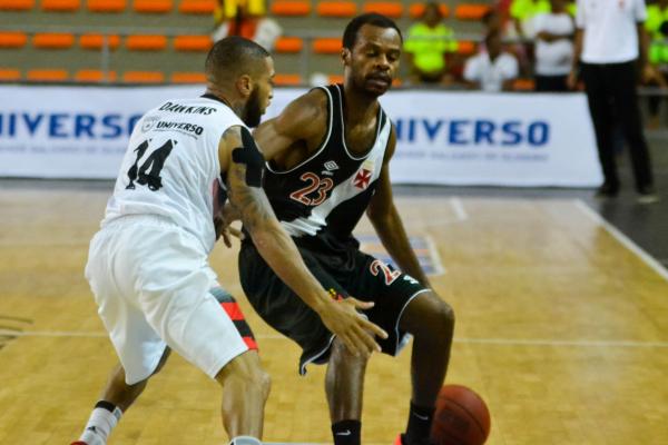 Nezinho em ao contra o Vitria