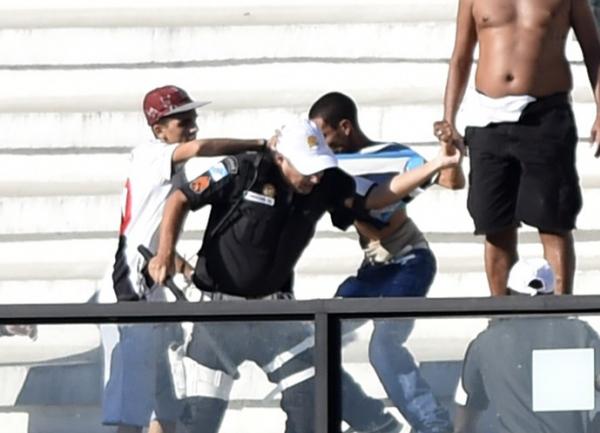 Confuso com torcedor provocou briga em So Janurio