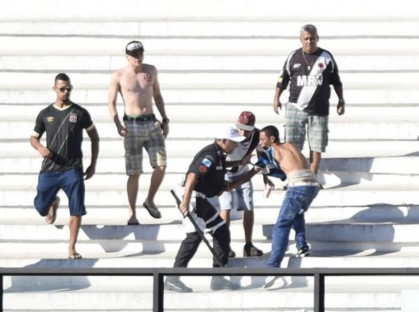 Policial militar age na confuso em So Janurio