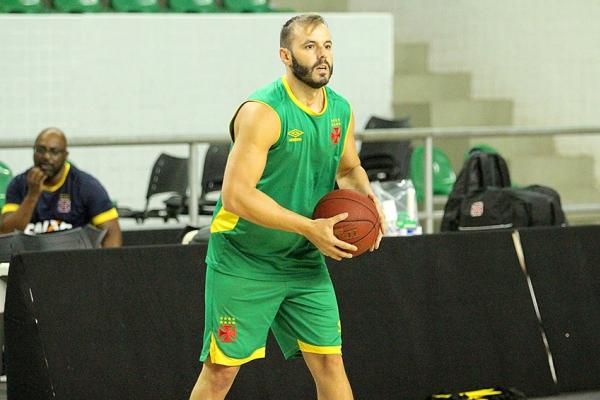 Bruninho durante treinamento em Fortaleza