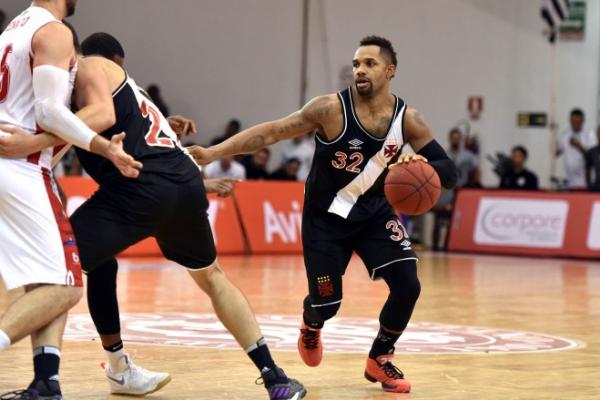 Cestinha vascano no NBB CAIXA 16/17, David Jackson ser desfalque contra o Bauru, assim como o piv Bruno Fiorotto