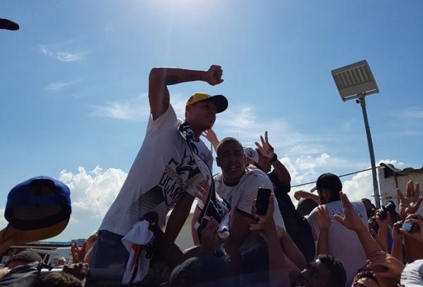 Luis Fabiano chega ao Rio