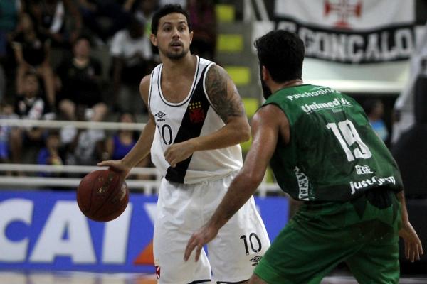 Damin Palacios puxa ataque do Gigante da Colina