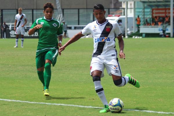 Luan puxa contra-ataque do Vasco na Colina