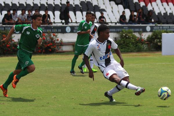 Cayo Tenrio faz grande jogada e cruza na etapa final