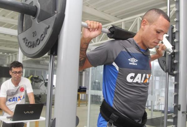 Fabuloso far trabalho especfico at ter condies de estrear pelo Vasco