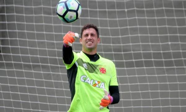 Martn Silva no treino desta 2-feira em So Janurio
